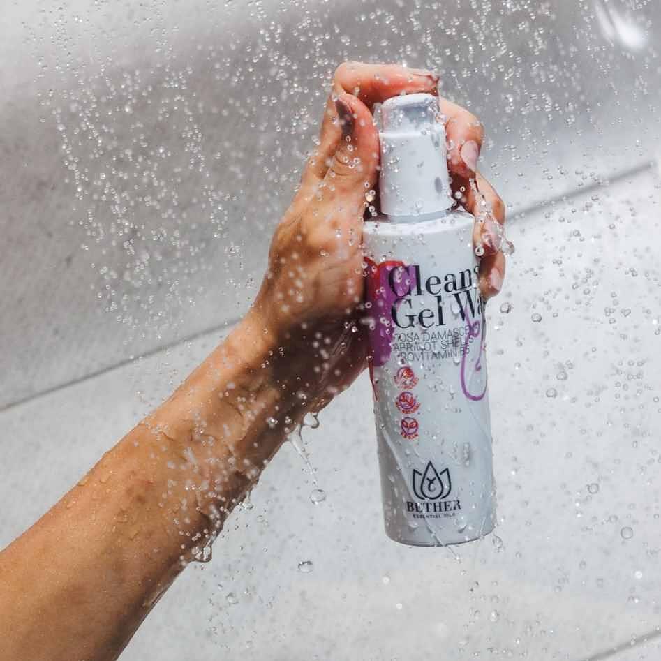 Дълбоко измиващ гел за лице с роза